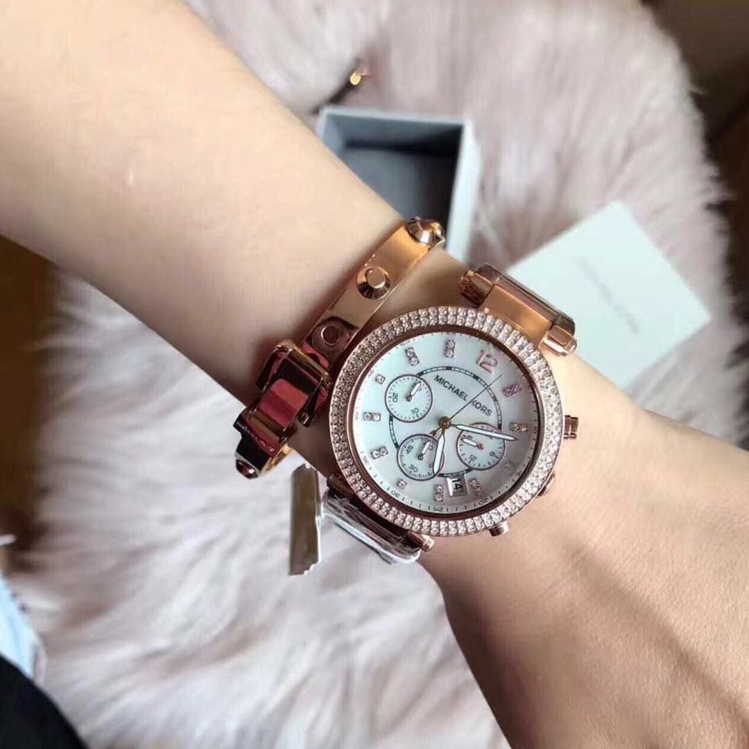 Michael Kors Luxury Gold Stylish Elegant
