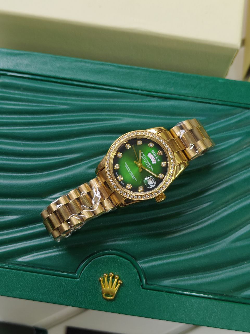 Rolex Day Date Oyster Perpetual 28mm Women's Watch – Premium Luxury with Green Diamond Dial